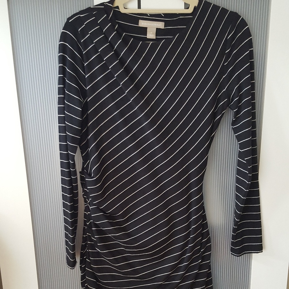 Banana Republic long sleeved ruched dress